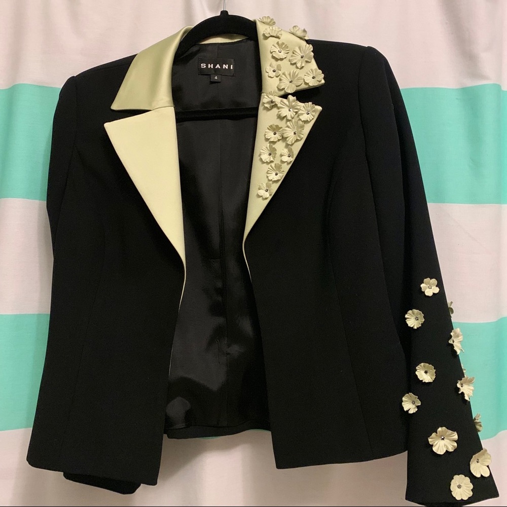 green contrast pastel embellished blazer by shani